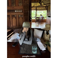 批发Panghu2026SS波点控miu系复古波点亨利领修身纽扣T恤内搭上衣