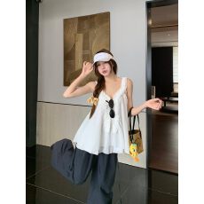 批发法式高级感白色v领背心女夏季木耳边露肩<b class='q'>娃娃</b>衫无袖上衣设计感