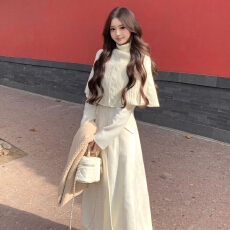 批发2026新款富家千金<b class='q'>高领</b>斗篷针织连衣裙子女秋冬季收腰白色长裙套装