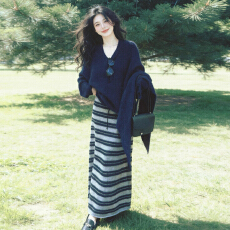 批发韩系一整套ootd穿搭2026新款v领毛衣连衣裙子女秋冬收腰<b class='q'>条纹</b><b class='q'>长裙</b>