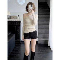 批发2026新款纯欲风白色斜肩长袖针织衫女秋<b class='q'>冬</b>韩系收腰显瘦性感风上衣