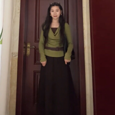 批发巨好看绿色<b class='q'>连衣裙</b>女秋冬2026新款小个子韩系春季穿搭一整套装长裙