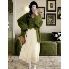 批发春季新款绿色针织开衫花朵吊带连衣裙子女2026超火一整套长裙套装