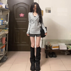 批发灰色v领针织毛衣女秋冬季2026新款可外穿内搭打底衫上衣短裤套装