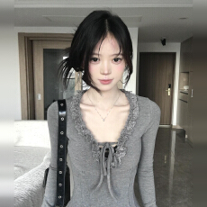 批发新年红色超好看<b class='q'>打底衫</b>女内搭高级感可外穿冬季新款v领<b class='q'>长袖</b>t恤上衣