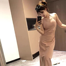 批发法式气质黑色挂脖吊带连衣裙女春季2026新款休闲显瘦韩系穿搭套装