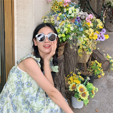 批发夏季海边度假无袖吊带碎花<b class='q'>连衣裙</b>女2026初夏新款茶歇法式背带<b class='q'>长裙</b>