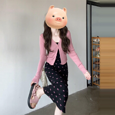 批发2026新款法式黑色碎花吊带连衣裙子女初春季修身包臀长裙粉色<b class='q'>套装</b>