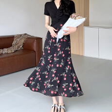 批发赫本风黑色假两件碎花<b class='q'>连衣裙</b>子女装夏季2026新款茶歇法式气质长裙