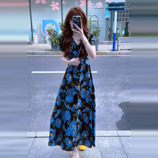 批发法式赫本风v领碎花<b class='q'>连衣裙</b>子女夏2026新款海边度假高级感气质长裙