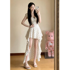 批发海边度假白色波点泡泡袖<b class='q'>连衣</b>裙子女夏季2026新款巨好看不规则<b class='q'>长裙</b>