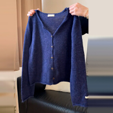 批发慵懒风藏青色针织<b class='q'>开衫</b><b class='q'>长袖</b>软糯毛衣氛围感圆领高级感时尚上衣套装