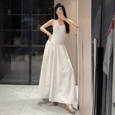 批发法式吊带挂脖无袖连衣裙子女夏2026新款爆款收腰显瘦气质背心长裙
