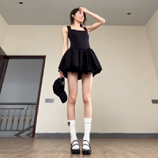 黑色无袖吊带连衣裙子女夏季法式气质绝美甜辣妹收腰芭蕾蓬蓬短裙