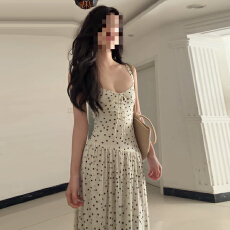 批发韩系温柔<b class='q'>白色</b><b class='q'>连衣裙</b>子女2026新款夏季高级感海边度假风波点吊带裙