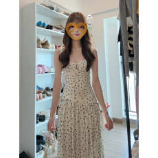 批发韩系温柔<b class='q'>白色</b><b class='q'>连衣裙</b>子女2026新款夏季高级感海边度假风波点吊带裙