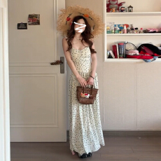 批发韩系温柔<b class='q'>白色</b><b class='q'>连衣裙</b>子女2026新款夏季高级感海边度假风波点吊带裙