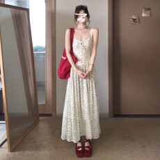 批发韩系温柔<b class='q'>白色</b><b class='q'>连衣裙</b>子女2026新款夏季高级感海边度假风波点吊带裙