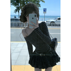 批发早春漂亮斜肩<b class='q'>条纹</b>连衣裙子女夏季2026新款法式气质巨好看花苞<b class='q'>短裙</b>