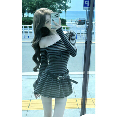 批发早春漂亮斜肩<b class='q'>条纹</b>连衣裙子女夏季2026新款法式气质巨好看花苞<b class='q'>短裙</b>