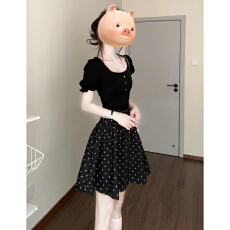 批发韩系纯欲风黑色方领泡泡袖针织T恤女2026新款波点半身裙一整套装