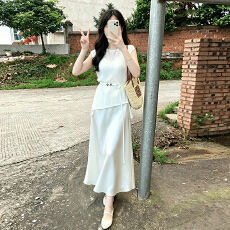 批发法式气质白色吊带连衣裙子女夏季2026新款巨好看收腰显瘦<b class='q'>套装</b>长裙