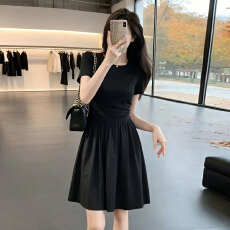 批发法式黑色短袖<b class='q'>连衣裙</b>子女夏季2026新款爆款小个子绝美收腰显瘦短裙