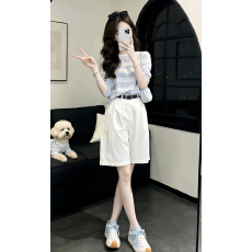 批发韩系巨好看超火ootd穿搭2026新款蓝白<b class='q'>条纹</b>t恤女夏季短<b class='q'>裤</b>两件套装