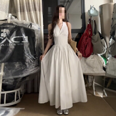批发法式<b class='q'>条纹</b>V领挂脖连衣<b class='q'>裙</b>子女夏季高级感韩系收腰显瘦气质绝美长<b class='q'>裙</b>