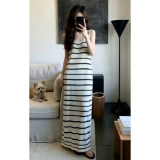 批发法式无袖条纹连衣裙子女<b class='q'>夏季</b>2026新款巨好看海边度假穿搭背心长裙
