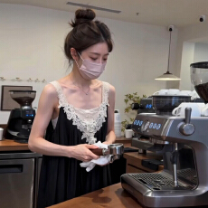 批发法式绝美黑色蕾丝吊带连衣裙女<b class='q'>夏</b>季海边度假风休闲纯欲宽松长裙子