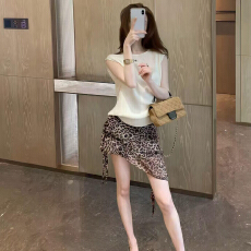 批发2026新款无袖背心不规则<b class='q'>豹纹</b><b class='q'>连衣裙</b>女夏季巨好看穿搭一整套装长裙