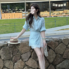 批发2026新款蓝色衬衫蕾丝半身<b class='q'>连衣裙</b>子女夏季巨好看穿搭套装短裙早秋