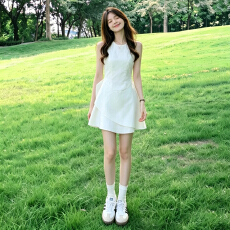 批发白色背心连衣裙女夏2026新款收腰设计感小众不规则无袖a字短裙子