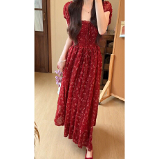 批发明媚多巴胺红色碎花泡泡袖连衣裙子女夏日绝美漂亮出片度假风长裙