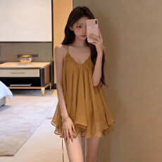 批发黄色无袖吊带<b class='q'>连衣裙</b>女夏季2026新款小个子<b class='q'>蓬蓬裙</b>海边度假穿搭短裙