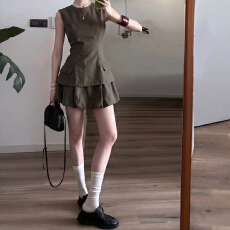 批发夏日绿色无袖<b class='q'>连衣裙</b>女夏季2026新款小个子巨好看漂亮两件套装短裙