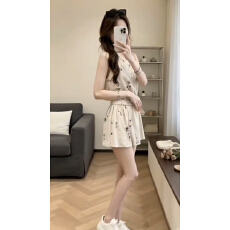 批发独特别致碎花无袖<b class='q'>连衣裙</b>子女夏季小个子巨好看设计感收腰显瘦短裙