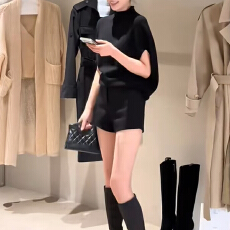 批发韩系巨好看黑色上衣短裤子女秋季2026年新款ootd松弛感穿搭套装