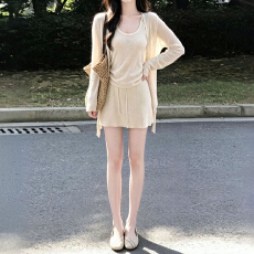 批发韩系温柔名媛感漂亮出片<b class='q'>连衣裙</b>夏季气质绝美显瘦吊带开衫短裙套装