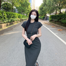 批发灰色包臀连衣<b class='q'>裙子</b>女早秋季2026新款小个子辣妹修身收腰显瘦气质裙