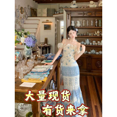 批发2026法式露肩收腰花瓣碎花上衣+渐变修身鱼尾半裙套装