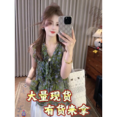 批发韩版复古荷叶边碎花无袖衬衫女2026<b class='q'>夏</b>季时尚洋气短款V领背心上衣