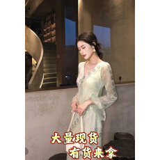 批发凌茜恣禾 早秋暗纹印花V领系带显瘦早秋约会气质连衣裙