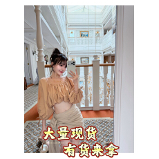 批发沙色柔绾一字肩<b class='q'>泡泡袖</b>宽松短款小衫褶皱飘带短裙