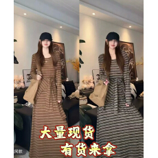 批发时髦精 早秋氛围感条纹<b class='q'>长袖</b>长<b class='q'>裙</b><b class='q'>可拆卸</b>披肩两件套显瘦百搭长<b class='q'>裙</b>