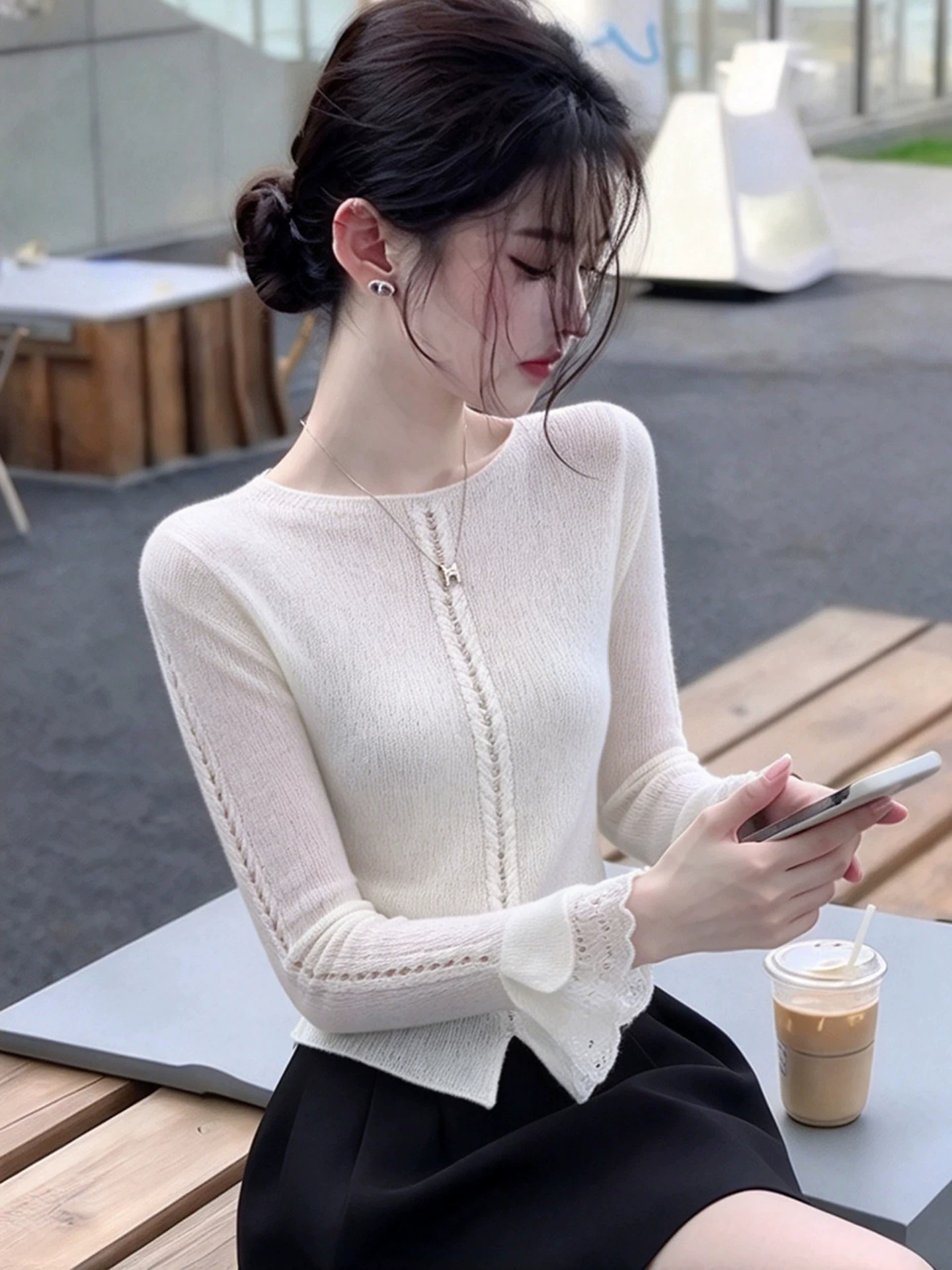 RY9313# 温柔风米白色一字领喇叭袖镂空蕾丝短款毛针织衫 显瘦气质