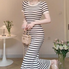 批发<b class='q'>春</b>夏季新款法式气质显瘦长裙条纹针织连衣裙女修身显瘦包臀冰丝裙