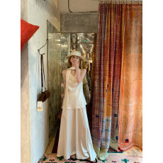 批发已出大货高级巨好看的夏装一整套女缎面挂脖荡领吊带半身裙两件套