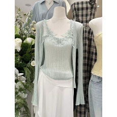 批发十三行2026春装新款温柔慵懒风立体花朵镂空<b class='q'>针织</b>衫女吊带背心套装